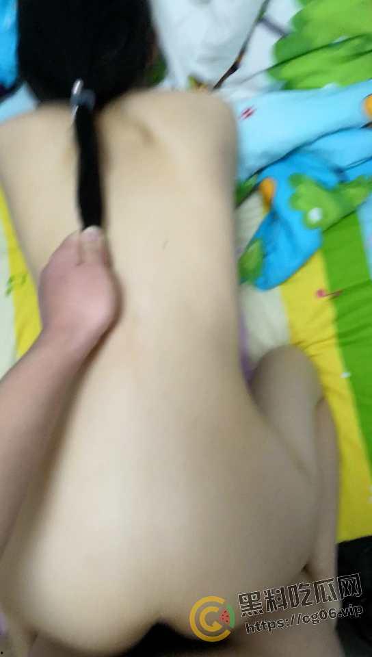 山西高中妹子的初体验 脸庞还未脱去稚嫩 就被大屌带到了高潮 就此堕落成了肉便器-8