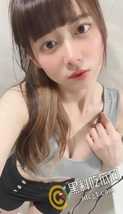 上海清纯车模 abby 被土豪重金包养 为了伺候好干爹 努力学习口活技术 蹲在镜子前为干爹口爆-2