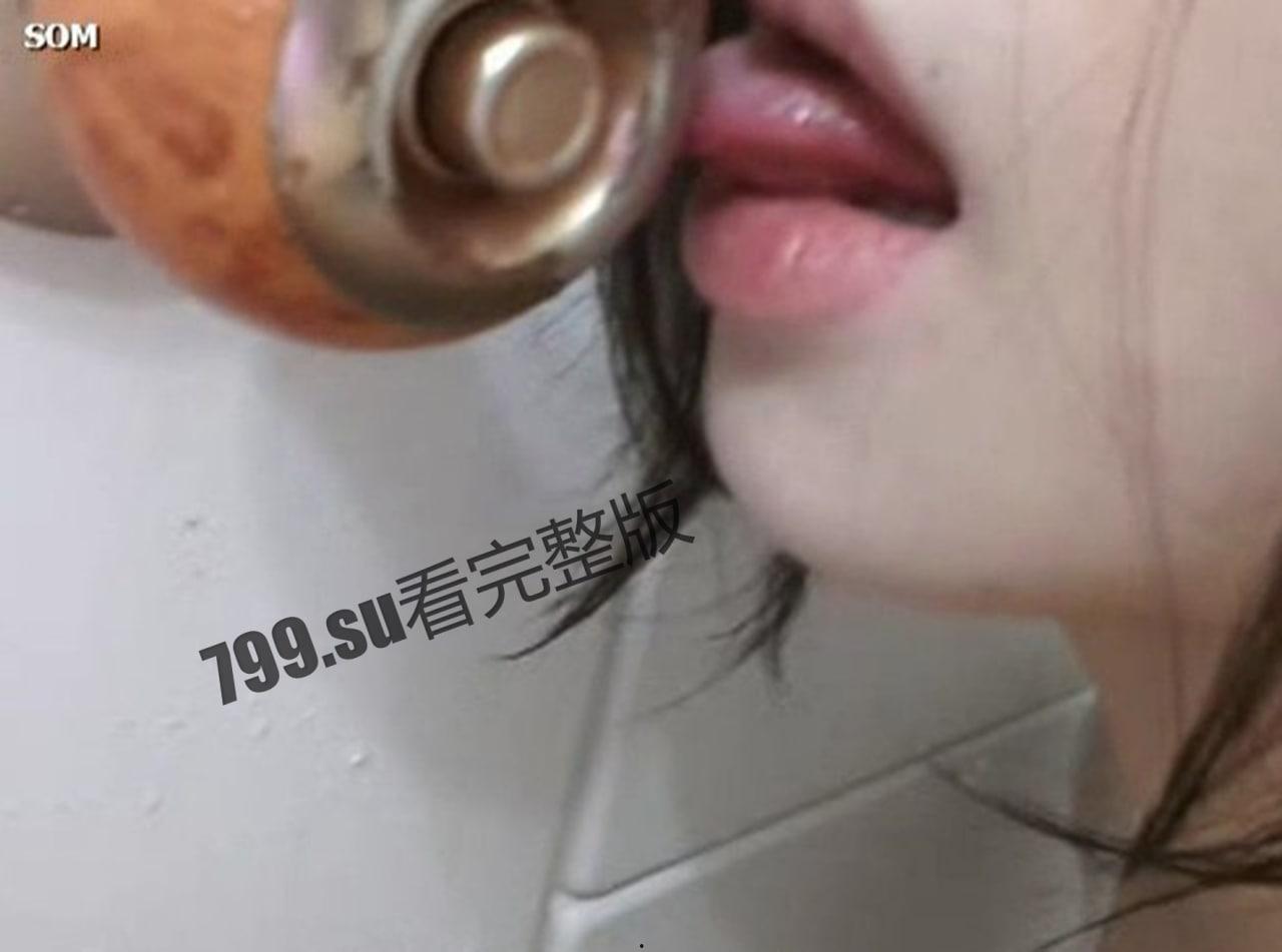 高颜值清纯韩国女孩 浴室洗澡忍不住发骚 门把手顶进了淫穴 疯狂抽插-4