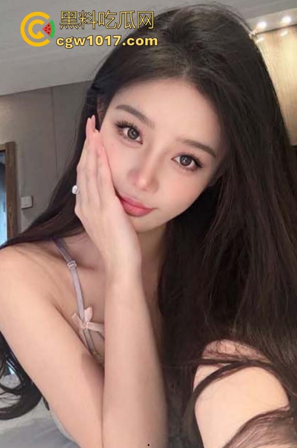 海角乱伦！跟喜欢露出的嫂子楼道交合，华伦天奴高跟配上红色丝袜兔女郎，激情猛操内射，爽的一批！-3