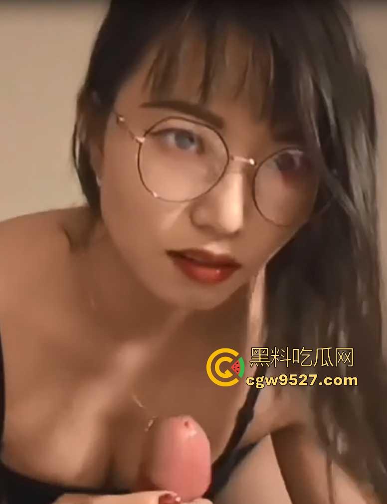 华南理工大学反差学姐【沈嘉怡】小穴空虚竟频繁约炮成瘾！露脸舔屌口活超绝，真是是各个眼镜九个骚啊！-7