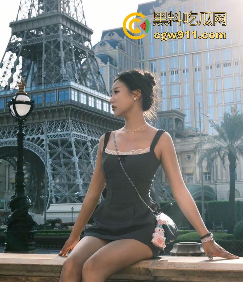 成都高颜值尤物【李曦奕】被男友双指扣穴狂插淫水四溢喷溅，口交深喉后入女上骑轮番上阵，十足的性瘾母狗！-2