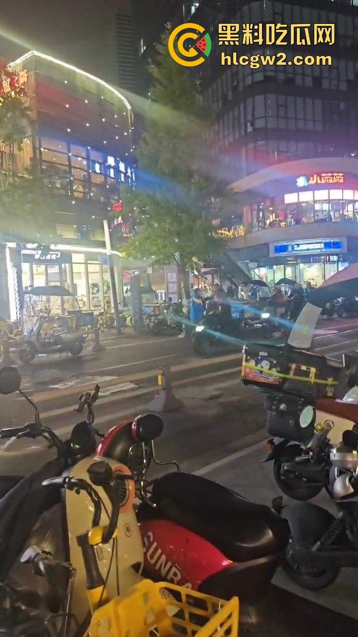 长沙小哥蛋糕送晚被砸头！顾客火力全开，手机爆头砸到满脸是血，迟到一分钟就挨这么狠？-6