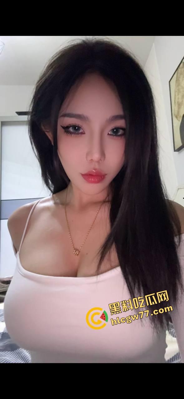 厦门街头任务式调教,鸡巴随时随地上线,穿裙子就是方便完成主人的命令!-2