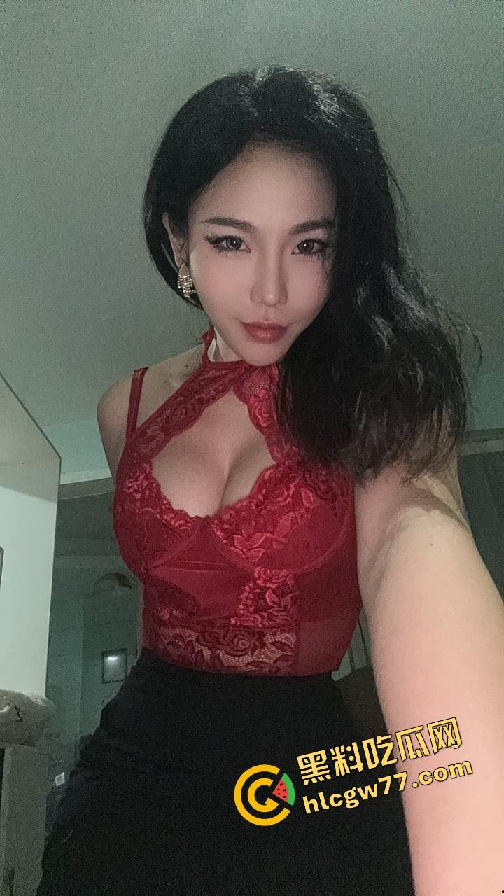 厦门街头任务式调教,鸡巴随时随地上线,穿裙子就是方便完成主人的命令!-6