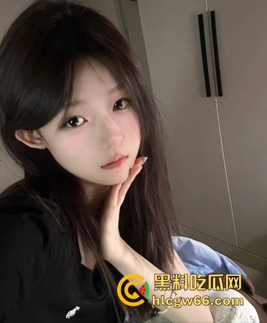 帝都5000买双飞两个学生妹轮番上阵伺候,干累了还能换口味,轮流骑互舔逼伺候得像皇帝爷!-4