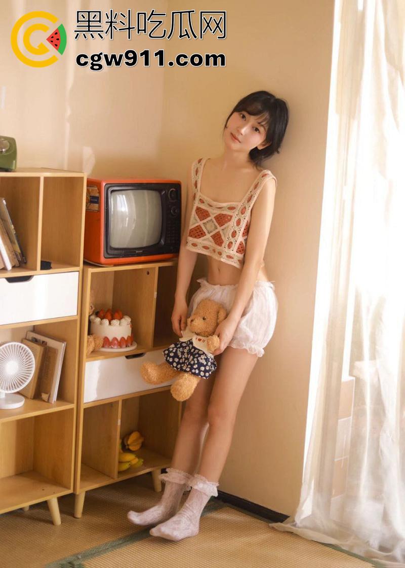 广西嫩妹母狗王丹丹，身材娇小颜值可爱，却是个十足的小母狗，被爸爸调教捆绑玩穴，一只超乖的小脚奴！-3