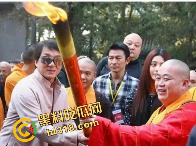 一手姑娘一手经，少林寺住持『释永信』不负如来不负卿，搂着美人念佛经，51个情人174个私生子！-19