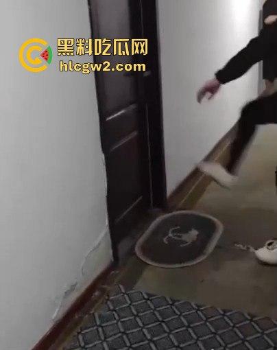 山东沂水婚内出轨女【苗繁荣】与86年大叔捉奸在床，老鸡巴没尝好，直接被贴街头重金求子出轨海报！-7