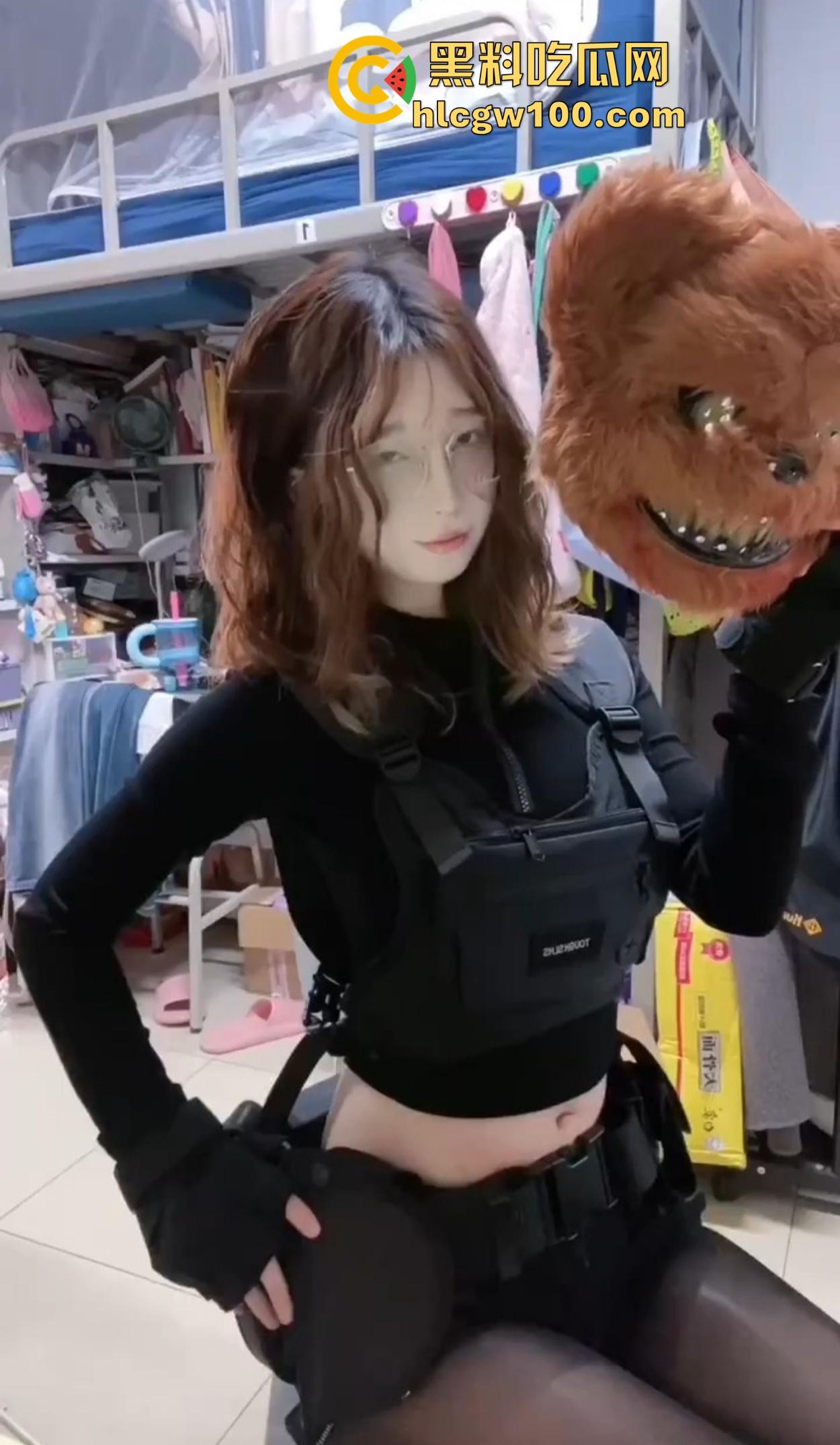 福建大学骚逼【黄美琳】宿舍玩盯射，好好的书不读天天卖榨精素材，有人说她能盯到爽，我是真不懂这爽点在哪？-10