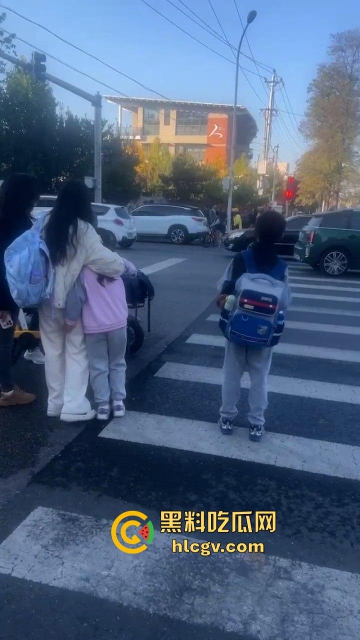 没人性！北京海淀区男子当街砍人报复社会 专挑孩子下手 现场血腥惨烈视频曝光-10