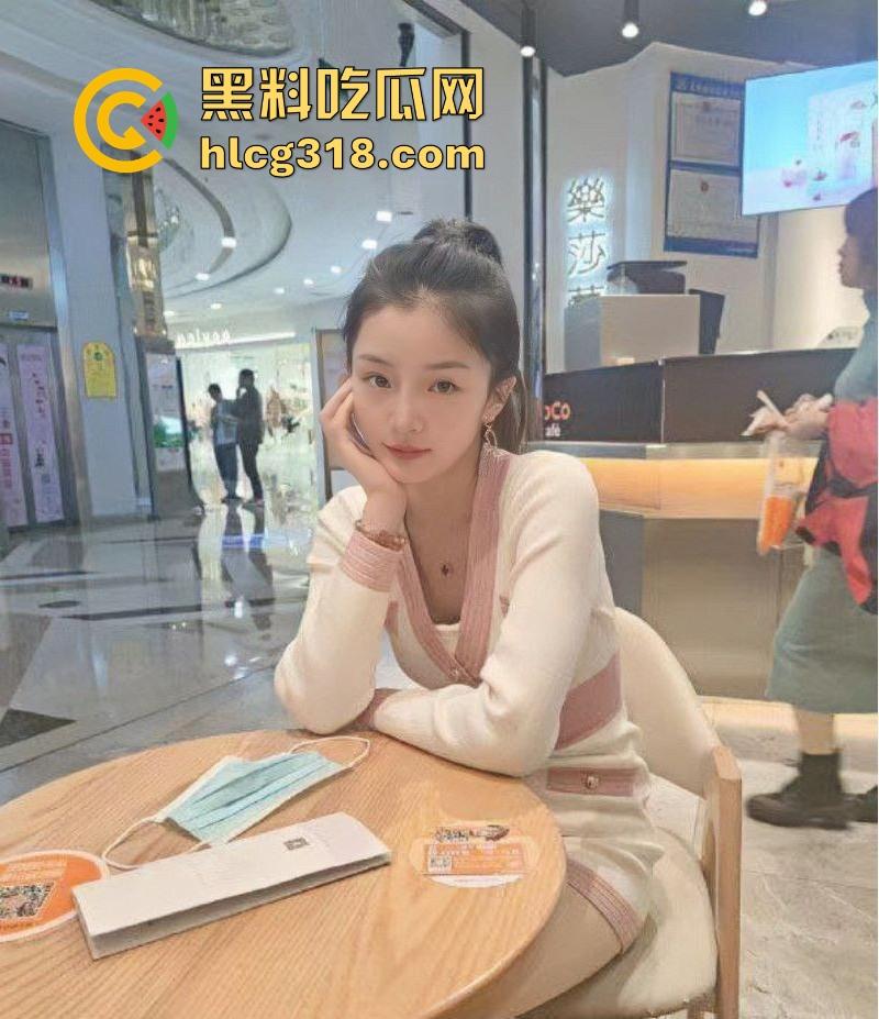 广西职业学院学生妹【薛雯雯】给男友私拍福利流出，清纯反差露脸口交，娇嫩身躯淫荡自慰，反差十足。-4