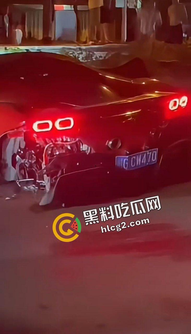 三亚3位小仙女 租法拉利跑车出车祸 后胎撞飞数米 唯一一台法拉利sf90报废-4