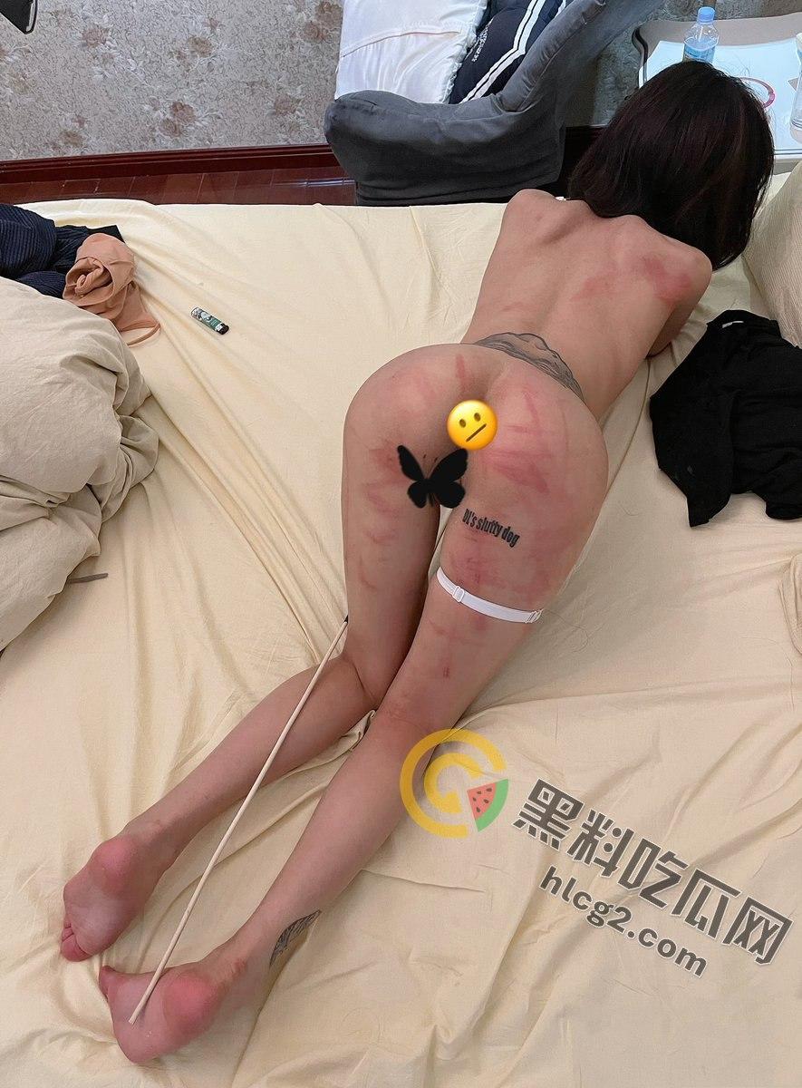 网黄「奶凶乖乖」一天不挨揍难受：拳交喝尿调教视频曝光，极限玩法让人惊呆！-7