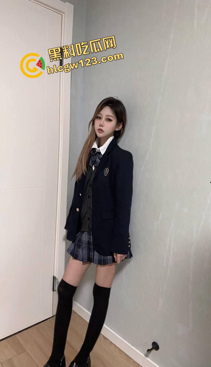 发廊小妹自信开口哥我喉咙深，五分钟后抱着马桶狂吐不止，马桶都顶不住她那口痰战术！-1