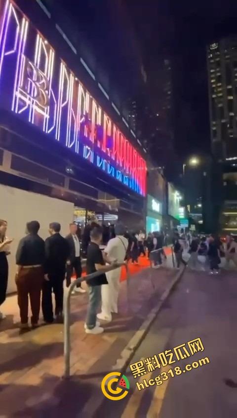 大富豪夜总会回魂复活，苍井空剪彩首日就被扫黄，港男一句话火出圈，童年女神变同场公关？-10