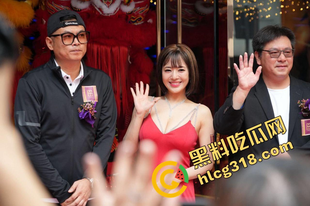 大富豪夜总会回魂复活，苍井空剪彩首日就被扫黄，港男一句话火出圈，童年女神变同场公关？-13