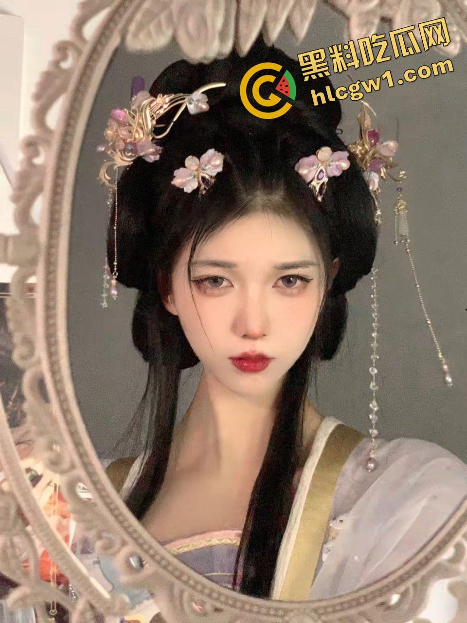 抖音古风清纯嫩妹『言子喜欢纸片人』剧情设定极致反差 美妆只为伺候大哥 独家曝光！-2