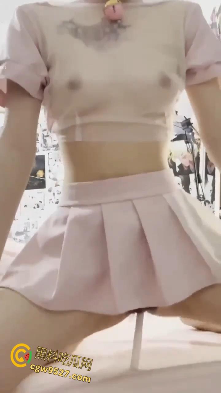 快手清纯系女网红【乔崽崽】，大尺度福利私拍，童颜嫩乳小仙女揉穴淫荡自慰，在线求操极致反差 !-4