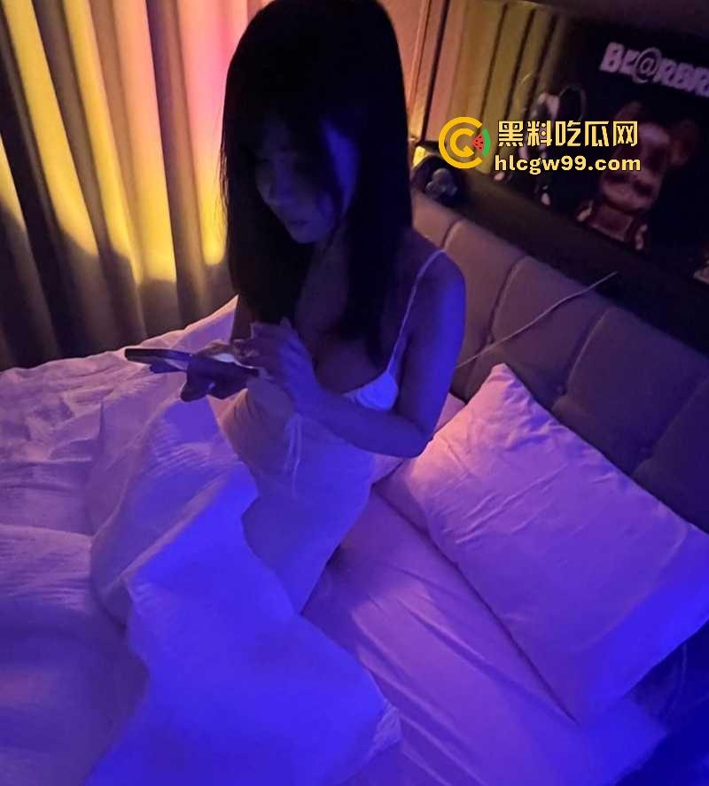 夜店巨乳美女身材炸裂,极品身材陪酒到烂醉,包厢内给老板口交骑乘,把老板玩爽了全程骚气满满!-10