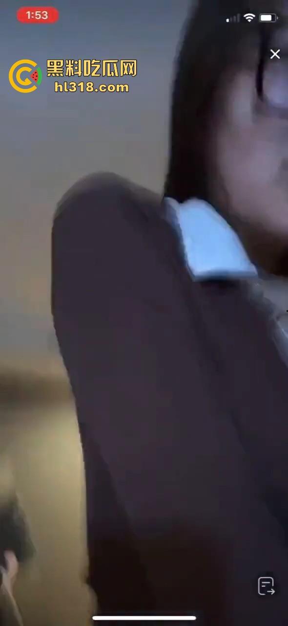 抖音小网红【刘Real.】跟榜一大哥直播做爱，女主播完美露脸玩女上骑乘位，还是榜一大哥厉害！-4