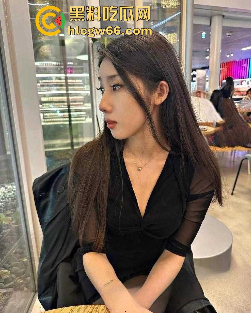 KTV包厢做爱！极品嫩妹包房内被后入翘臀 打开房门走廊按头口爆 上演刺激性爱！-1