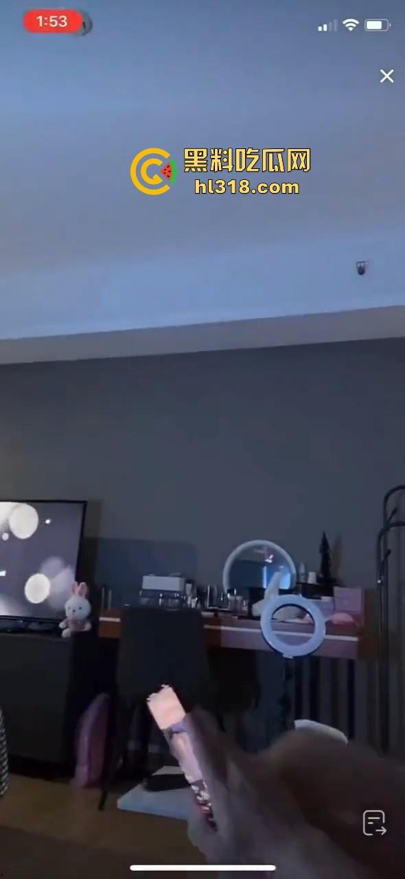 抖音小网红【刘Real.】跟榜一大哥直播做爱，女主播完美露脸玩女上骑乘位，还是榜一大哥厉害！-8