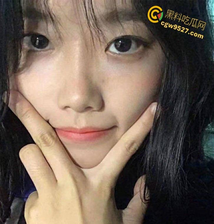 广州大学眼镜妹【吴萌】,被男友调教得乖巧听话,跪地口交后入爆操,眼镜妹玩反差都一套一套的!-1