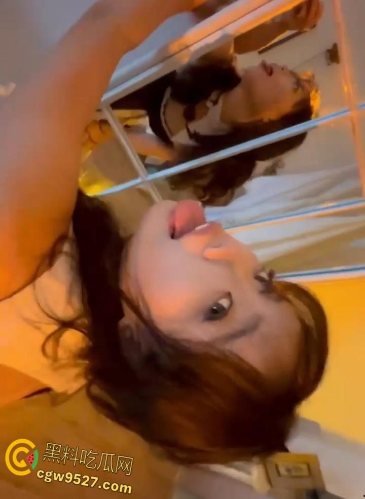 广州大学眼镜妹【吴萌】,被男友调教得乖巧听话,跪地口交后入爆操,眼镜妹玩反差都一套一套的!-4