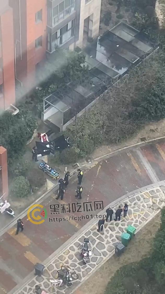 宜兴男女天台打炮后入狂怼 把女方顶下去摔死了?这下真的是高潮到升天了!-2