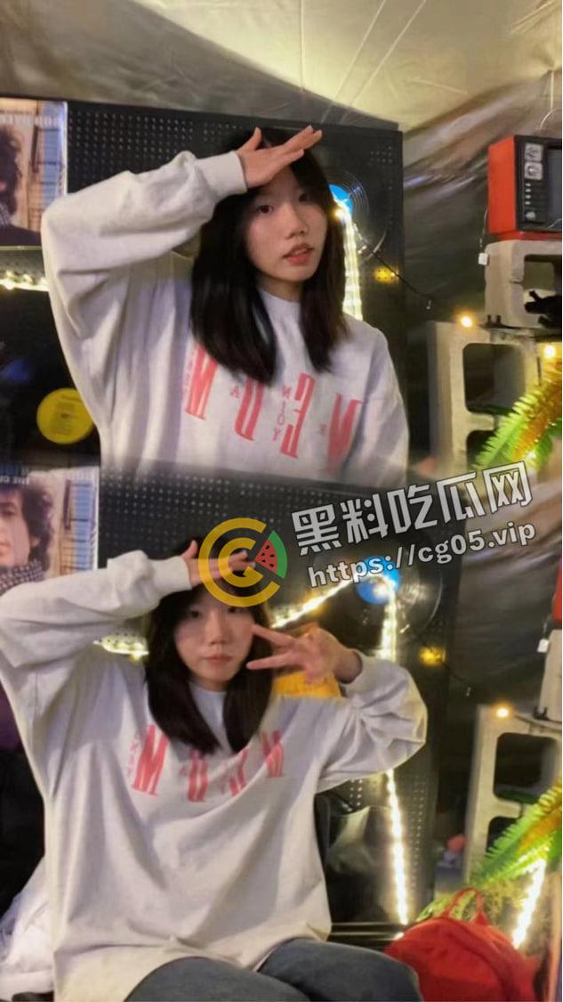 瓜友投稿！重庆母狗【伍雅馨】想被包养 收了钱不办事无视金主爸爸被曝光 私密视频流出-14