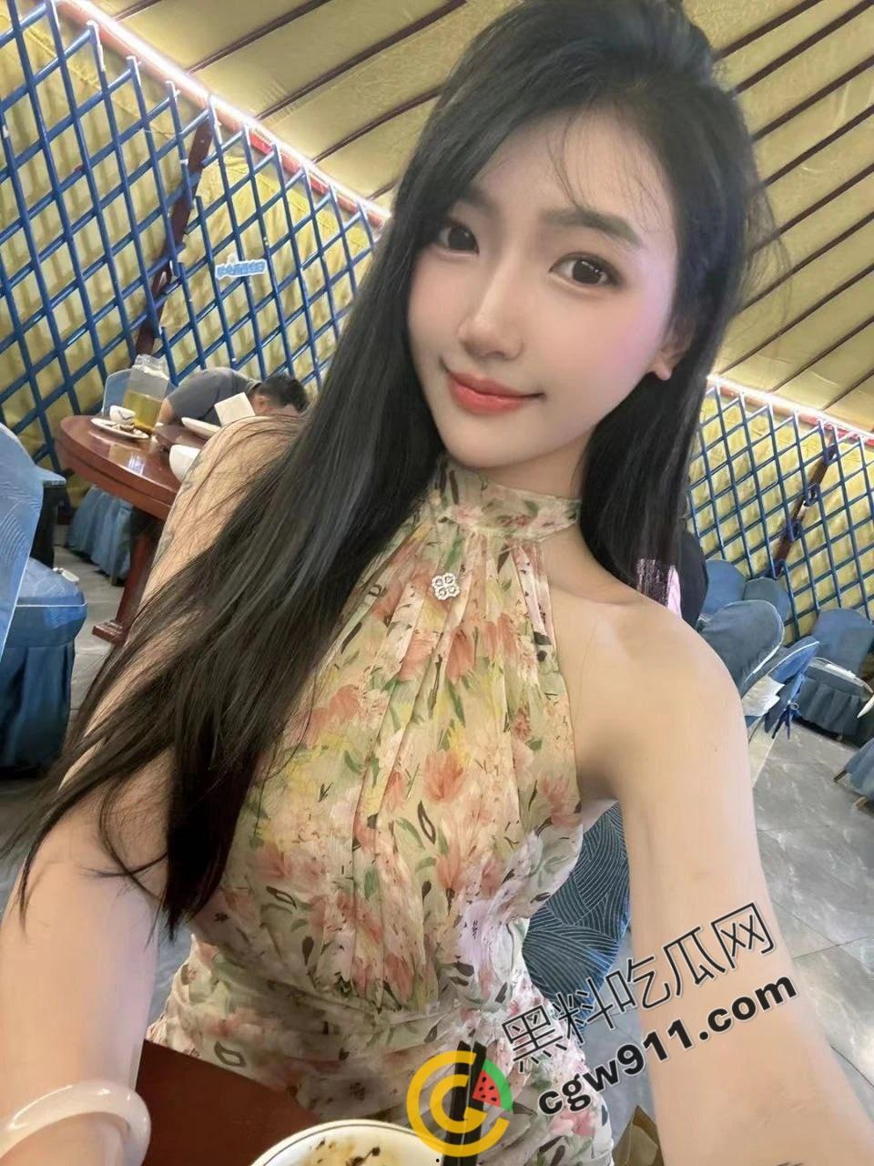 江苏盐城女神级准新娘【金茜媛】新婚前夕跟摄影师3P！皮肤雪白，粉嫩一线天骚穴，疯狂淫乱派火爆全网-1