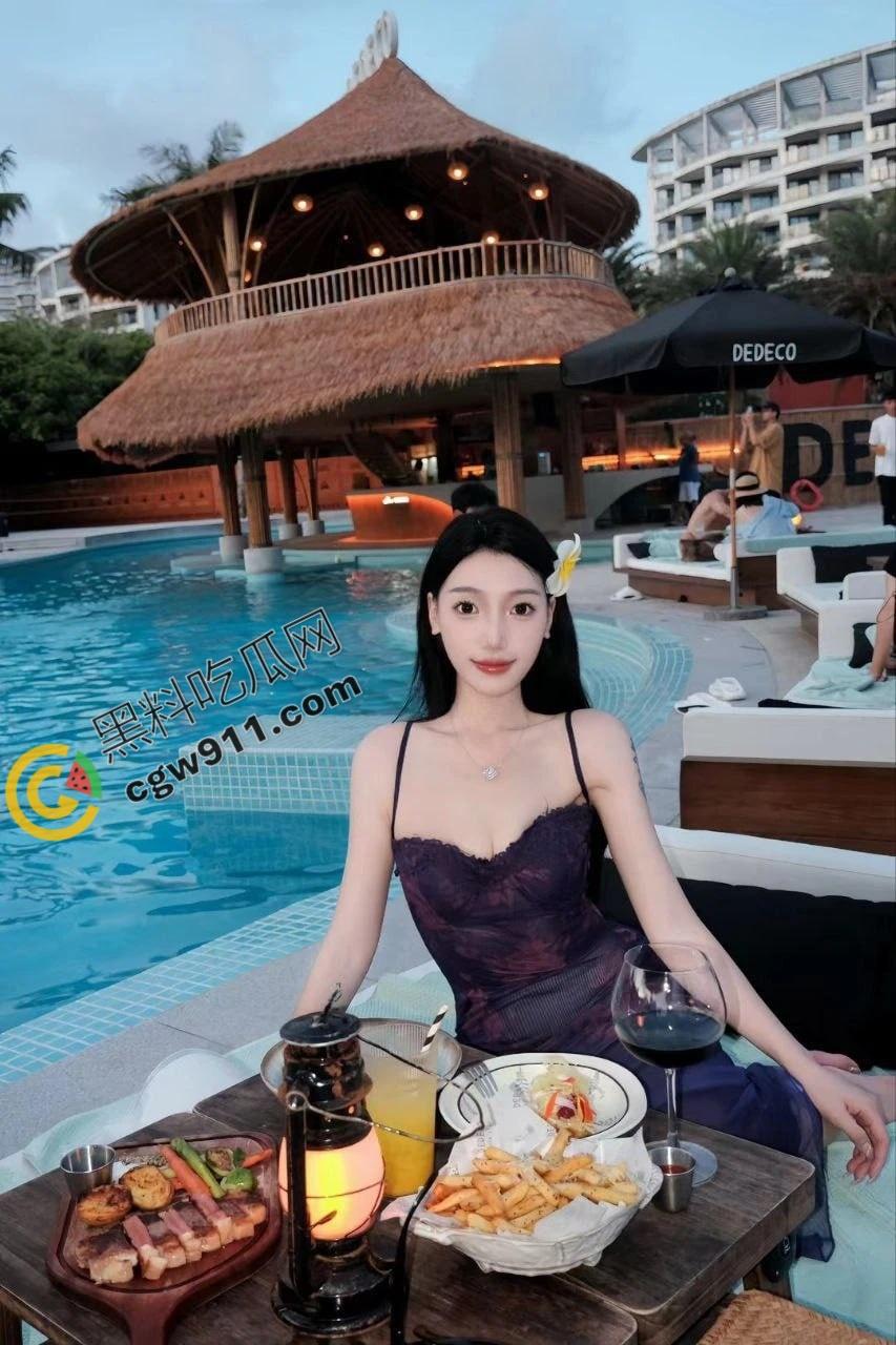 江苏盐城女神级准新娘【金茜媛】新婚前夕跟摄影师3P！皮肤雪白，粉嫩一线天骚穴，疯狂淫乱派火爆全网-3