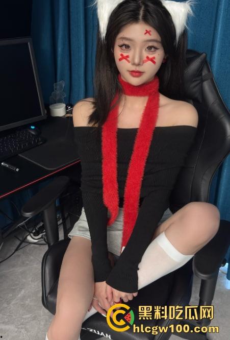 四川艺术职业学院学生妹【梁柳】火辣曝光，情趣套装脱衣裸舞定制，小穴粉嫩奶子挺拔，神级反差婊骚到极限！-4