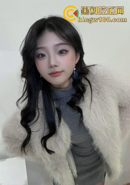 四川艺术职业学院学生妹【梁柳】火辣曝光，情趣套装脱衣裸舞定制，小穴粉嫩奶子挺拔，神级反差婊骚到极限！-12