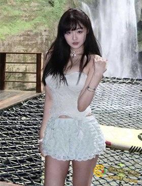 上海高颜值御姐【赵琳娜】，为旅行竟卖身援交，跟金主玩3P调教，黑丝美乳跪地口交，被各种姿势打桩爆操 ！-3