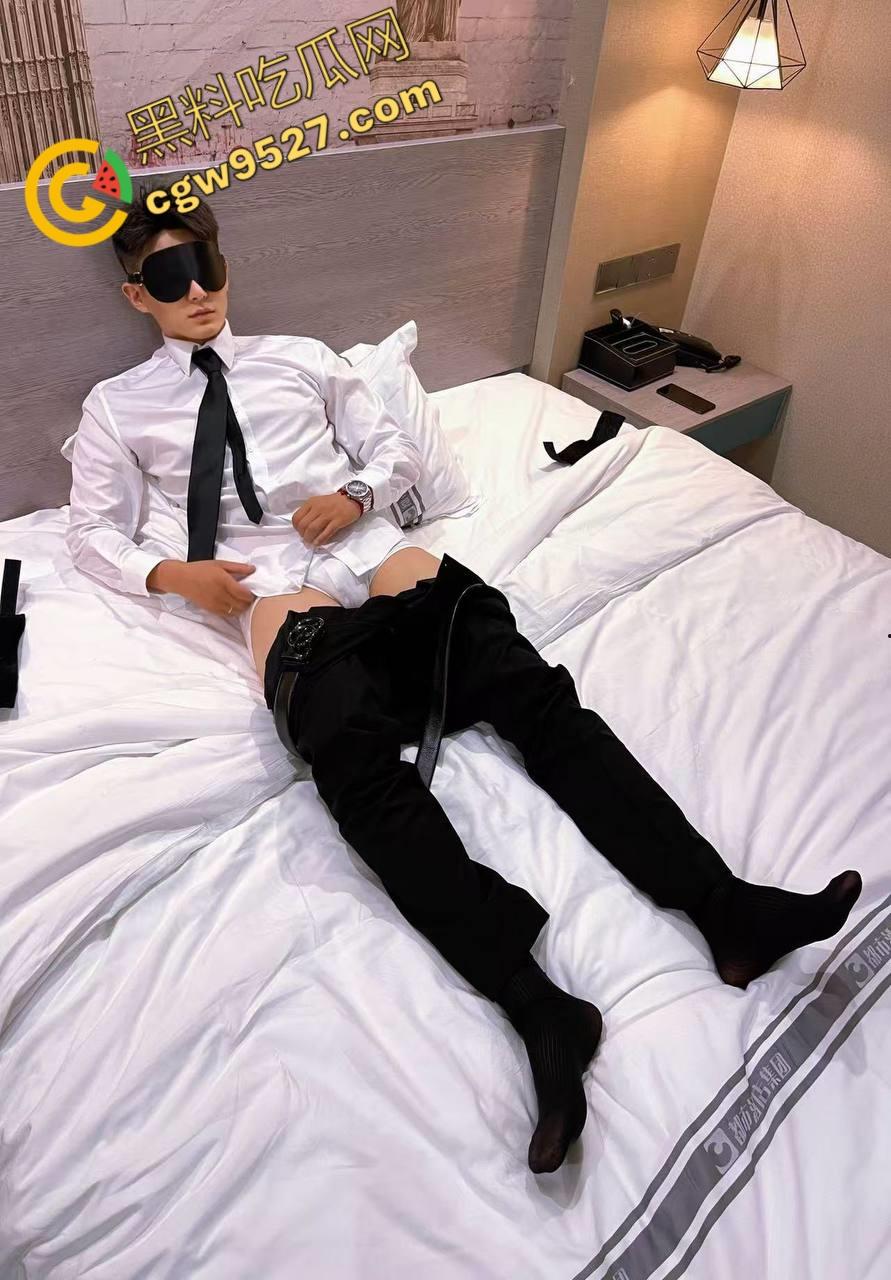 北京GAY圈大佬威哥遭主人调教，夹着精液办婚礼，婚后下药将老婆迷晕送给主人无套内射，这操作颠覆你的三观-6