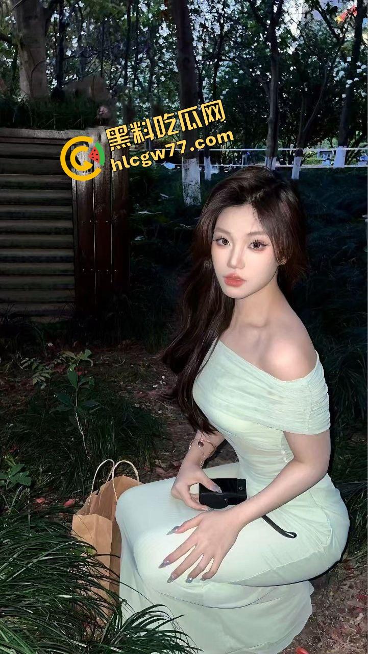 安徽文达信息工程学院【王忠燕】背着男友约炮劈腿 眼镜骚鸡主动骑乘榨精 反差惊人!-4