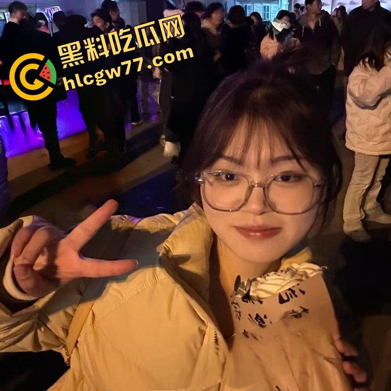 安徽文达信息工程学院【王忠燕】背着男友约炮劈腿 眼镜骚鸡主动骑乘榨精 反差惊人!-5