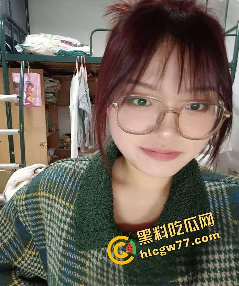 安徽文达信息工程学院【王忠燕】背着男友约炮劈腿 眼镜骚鸡主动骑乘榨精 反差惊人!-8