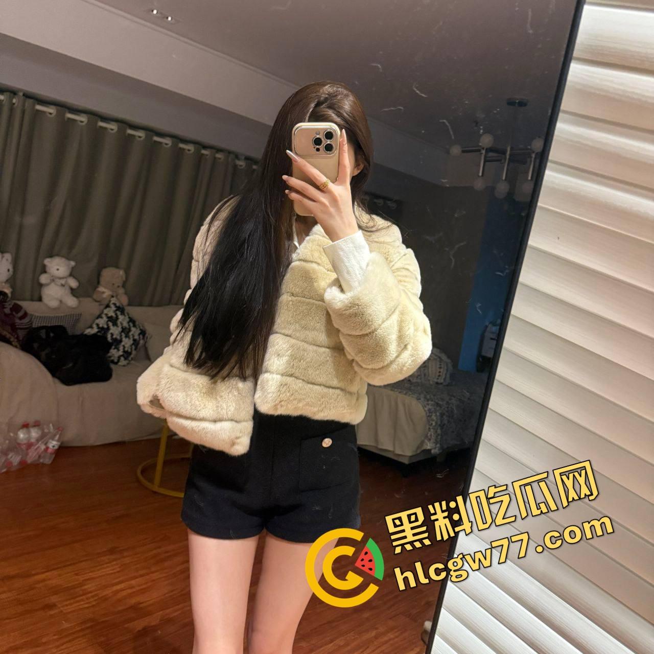 重庆御姐护士『图米海』被开盒，穿情趣抠逼拍片流出，腿长屁股翘骚话说得贼带劲，这女的男人全看哭了！-4