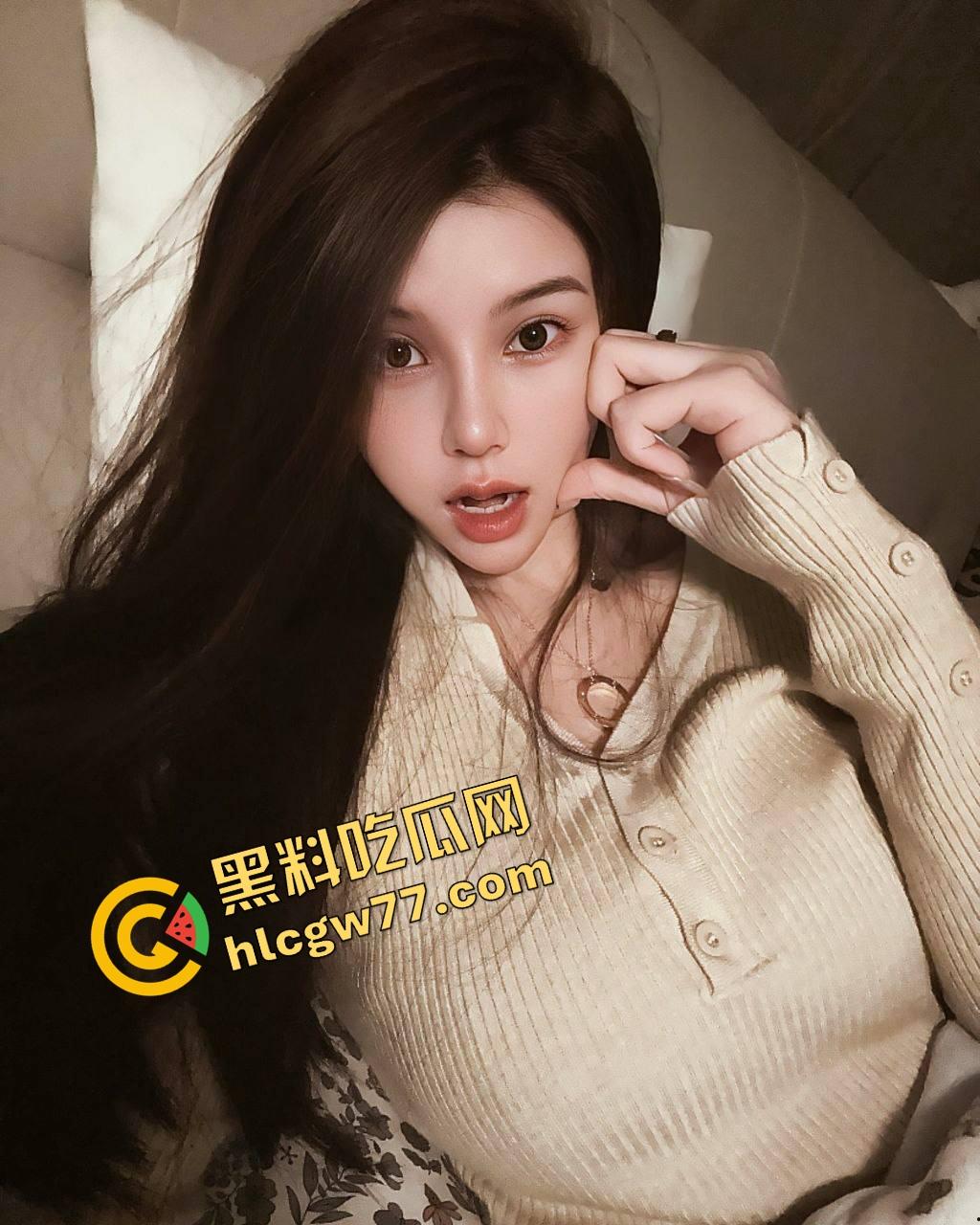 重庆御姐护士『图米海』被开盒，穿情趣抠逼拍片流出，腿长屁股翘骚话说得贼带劲，这女的男人全看哭了！-6