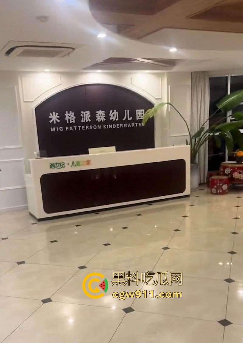 沂南米格派森学校虐童！大量家长上们要说法，掐肚子关黑屋捂脸，孩子浑身淤青哭喊，简直人渣不如！-7