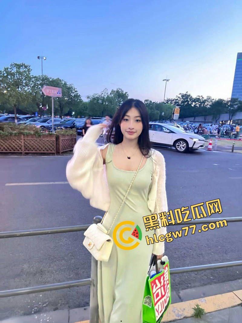 舔狗追了俩学期,她男友早就用手机拍完炮片,无锡职院校花【方诗蕊】的清纯滤镜碎成渣!-2