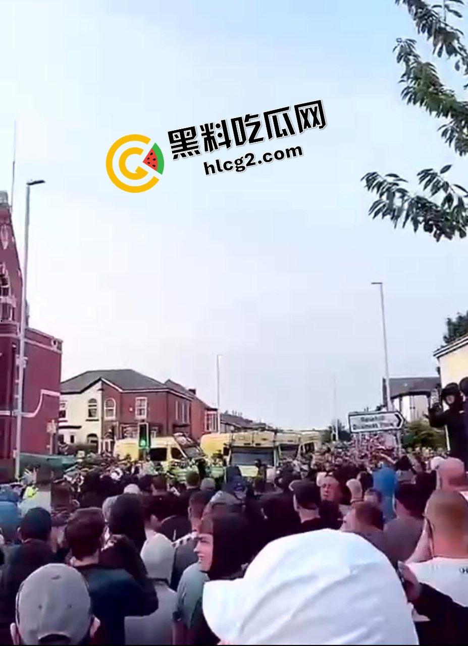 大规模骚乱!英国利物浦发生持刀伤人事件 造成3名儿童丧命 11人受伤!-5