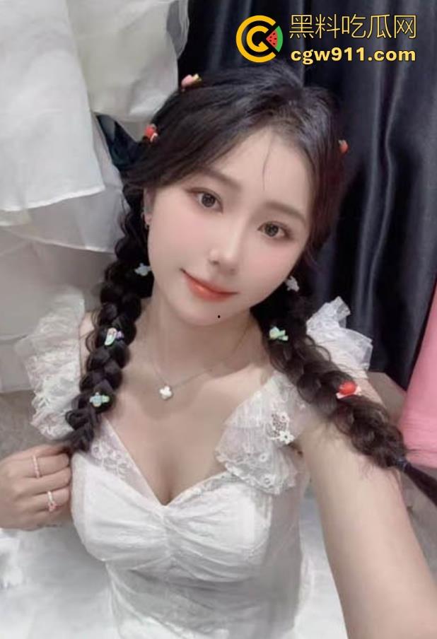 广西工商职业学院反差女大学生【林晓英】约炮调教视频曝光，女上位猛骑爽到叫爸爸，嫩穴紧裹棒身啪啪撞击！-2