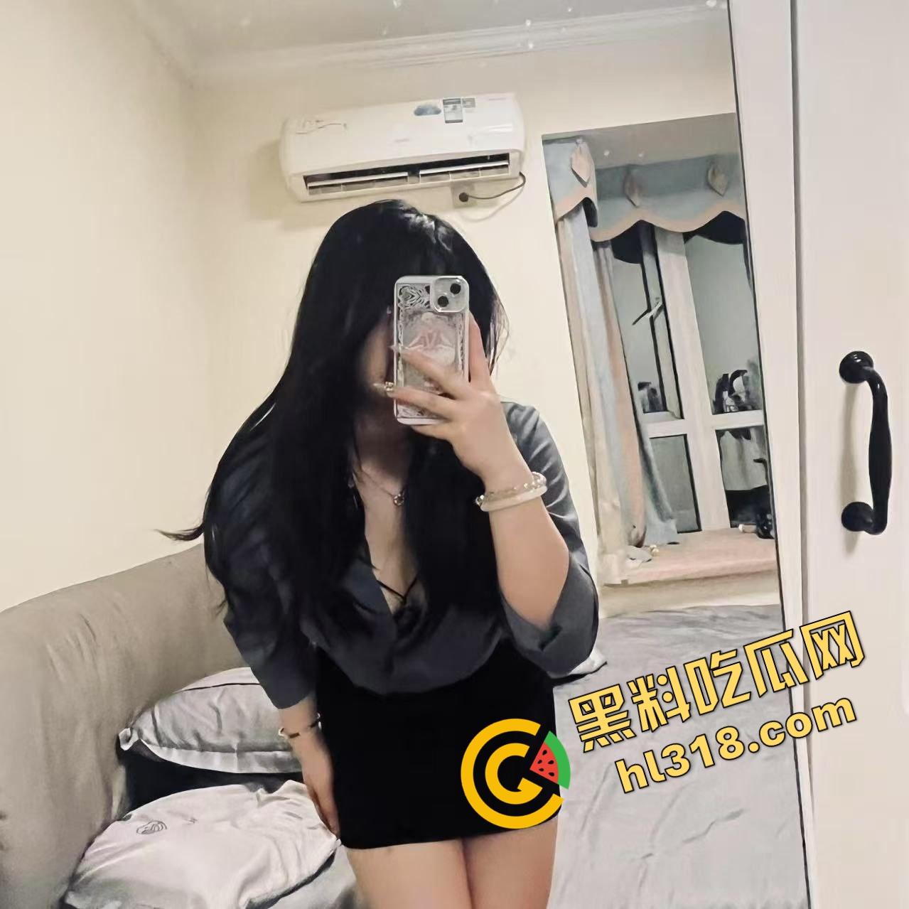 山东反差情侣私拍流出,女主『刘雪儿』私下超级母狗,每次都把男友榨成软脚虾,床上榨汁机名不虚传!-1