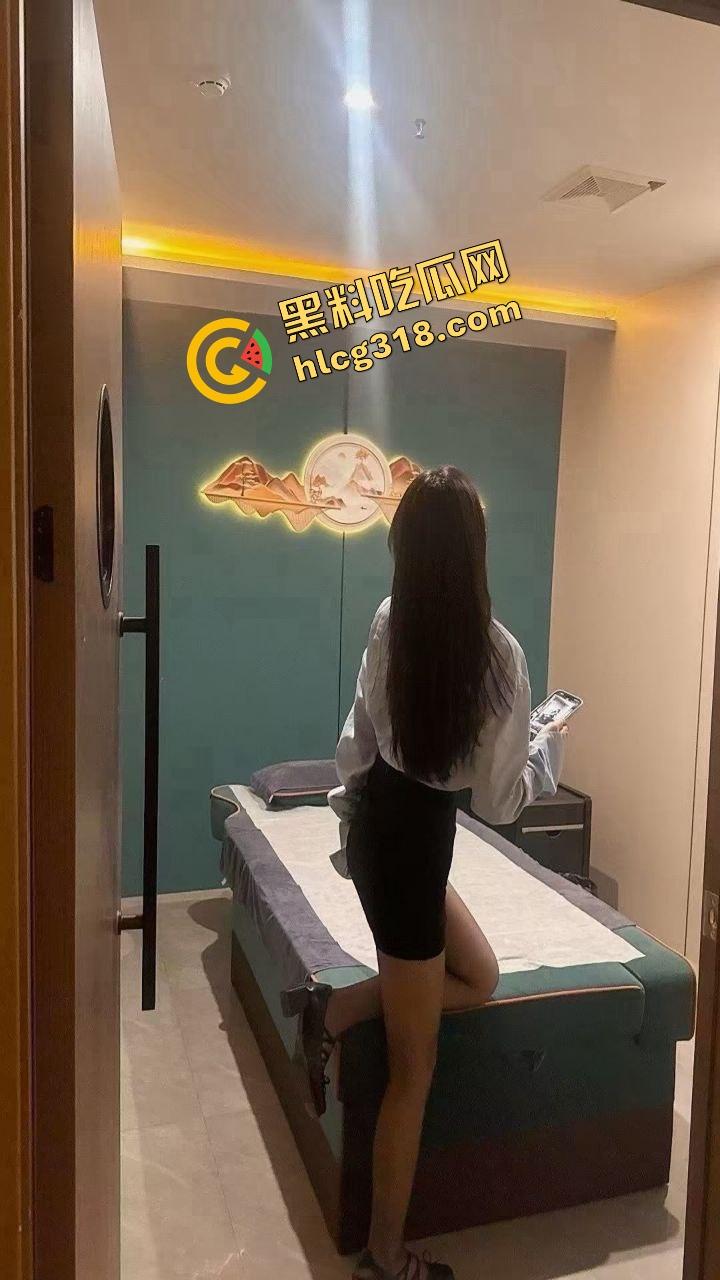 花钱买刺激，技师无套真他妈爽，逼水多到流床下，逼里一滑全身都麻了就是怕得病，操一次爽仨月！-1