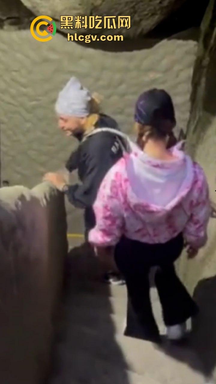 国外情色网红【KattyBlake】南美洲旅游吃鸡露出 打卡瓜塔佩巨岩 公然活春宫事件-6