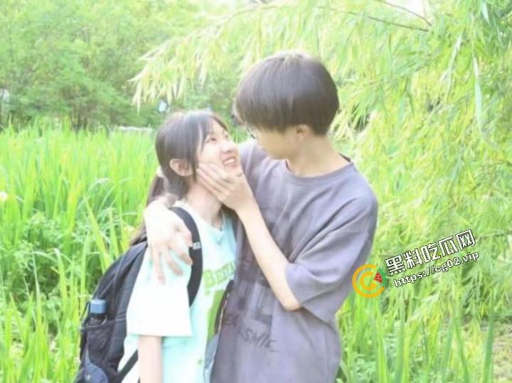 贵州财经学院 商务英语专业 长相清纯的反差骚母狗【常雪】与男友兄弟约炮 现实版本的我跟你拜把子你惦记我马子-2